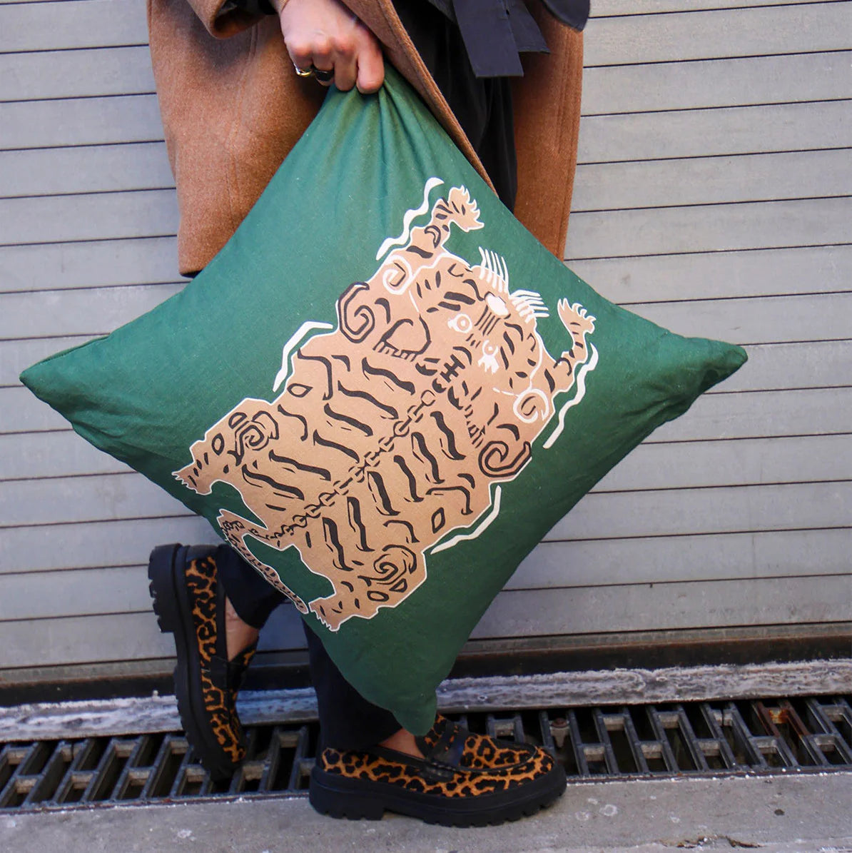 Le Tibetan en Solo Pillow in Green